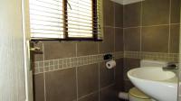 Guest Toilet - 4 square meters of property in Bronberg