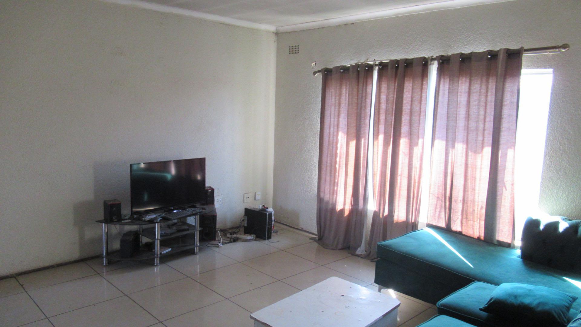 Lounges - 29 square meters of property in Kempton Park