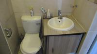 Bathroom 1 - 5 square meters of property in Berkshire Downs