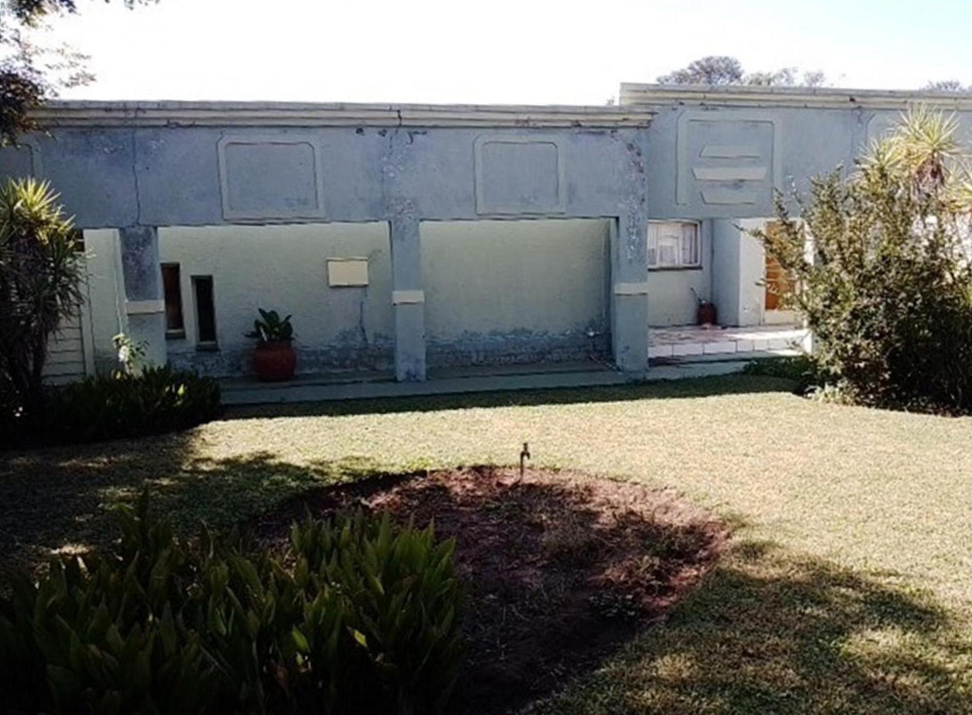 Front View of property in La Hoff