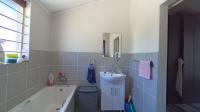 Main Bathroom - 9 square meters of property in Willow Glen