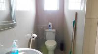 Bathroom 3+ - 4 square meters of property in Kharwastan
