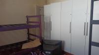 Bed Room 2 - 20 square meters of property in Observatory - CPT