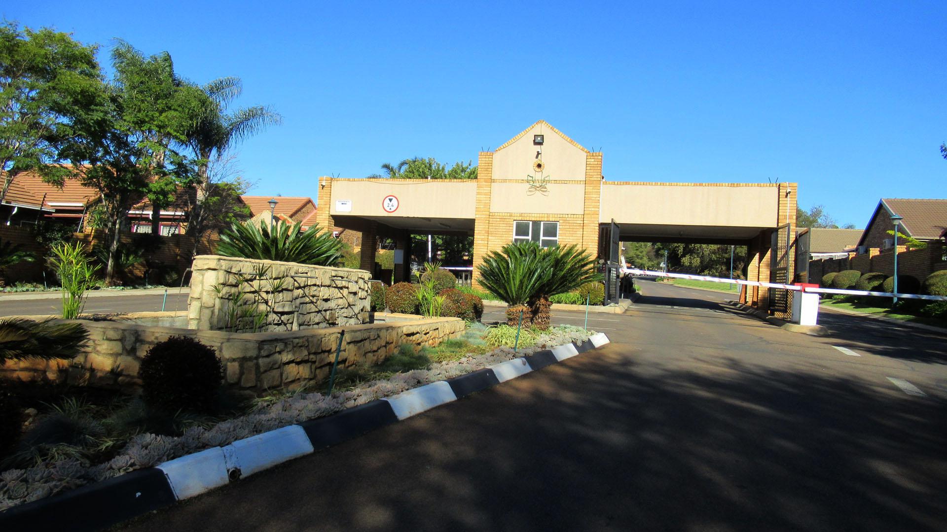 Front View of property in Rooihuiskraal North