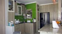 Kitchen - 15 square meters of property in The Reeds