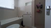 Bathroom 1 - 6 square meters of property in Kenilworth - CPT