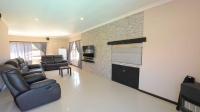 Lounges - 34 square meters of property in Robertson