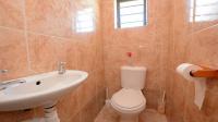 Guest Toilet - 4 square meters of property in Robertson
