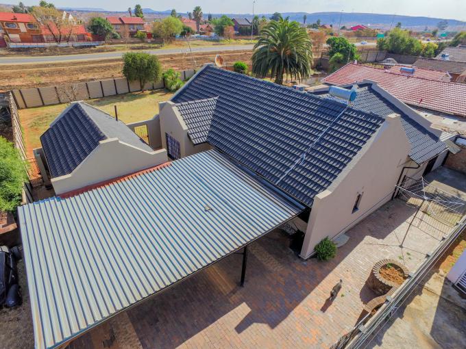 3 Bedroom House for Sale For Sale in Lenasia South - MR523498