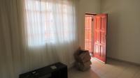 Lounges - 18 square meters of property in Rouxville - JHB