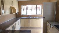 Kitchen - 19 square meters of property in Spruitview