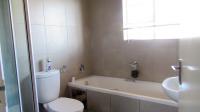 Main Bathroom - 6 square meters of property in The Reeds
