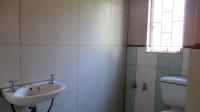 Guest Toilet - 4 square meters of property in Rynoue AH