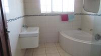 Bathroom 1 - 15 square meters of property in Florida