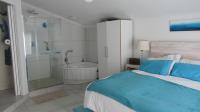 Bed Room 1 - 22 square meters of property in Port Edward
