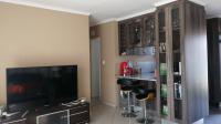 Lounges - 19 square meters of property in Andeon