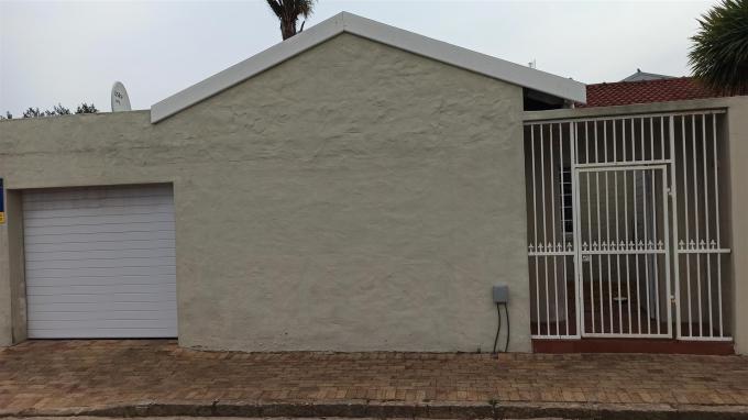 2 Bedroom Sectional Title for Sale For Sale in Wynberg - CPT - Private Sale - MR534881