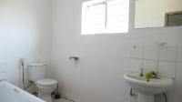 Bathroom 1 - 6 square meters of property in Farm Haakdoornboom