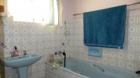 Bathroom 1 - 10 square meters of property in Farm Haakdoornboom