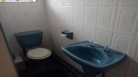 Main Bathroom - 4 square meters of property in Silverglen