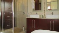 Main Bathroom - 14 square meters of property in South Crest