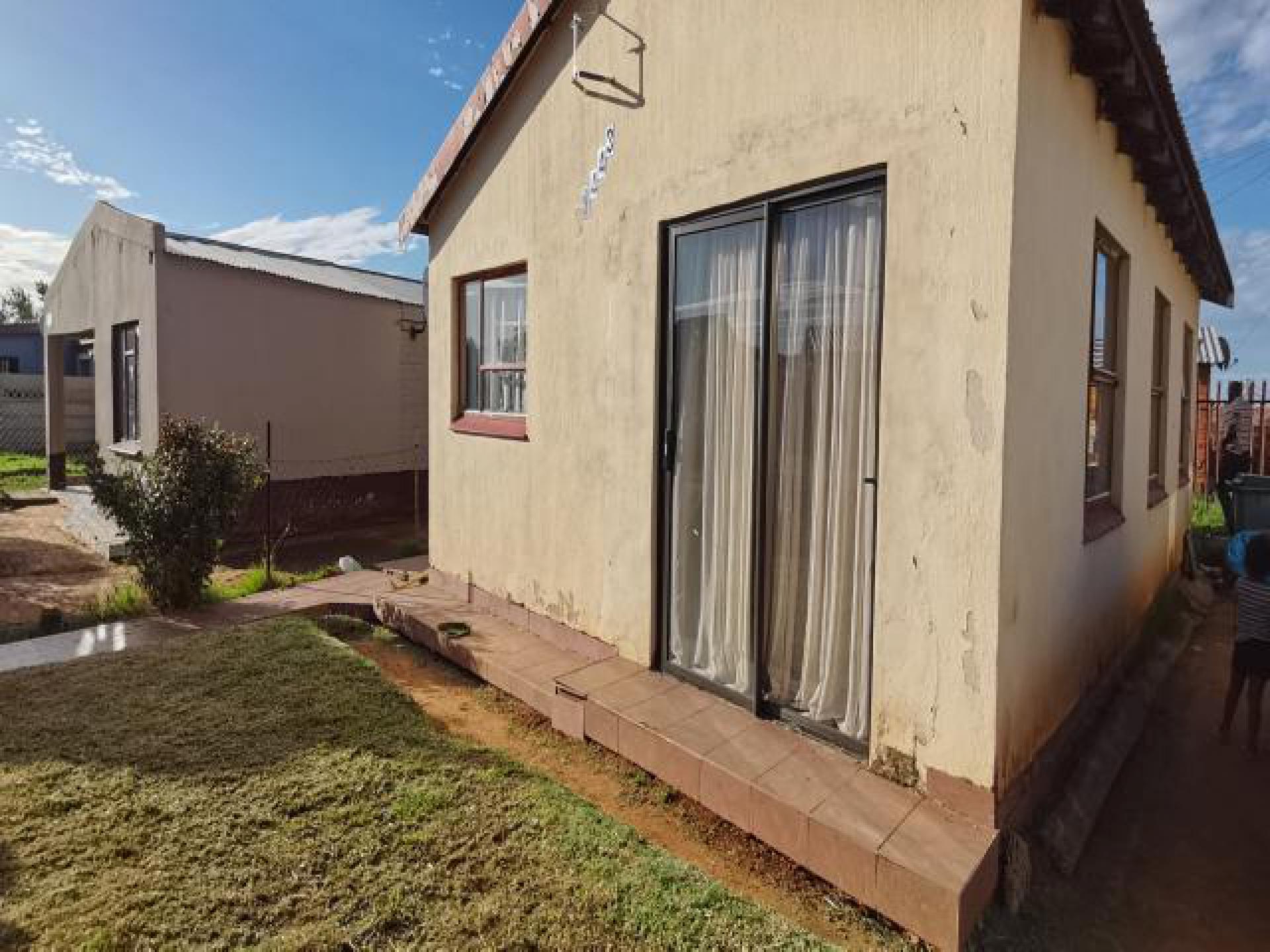Front View of property in Thabong