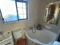 Main Bathroom of property in Thatchfield