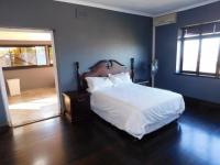 Main Bedroom - 22 square meters of property in Montclair (Dbn)