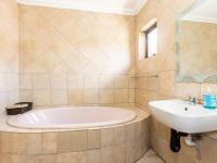 Bathroom 3+ - 25 square meters of property in Chantelle