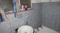 Bathroom 1 - 4 square meters of property in Horison