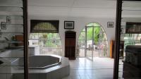 Lounges - 34 square meters of property in Amanzimtoti 