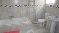 Bathroom 3+ - 11 square meters of property in Uvongo