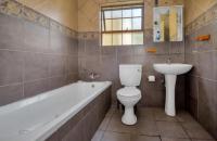 Bathroom 1 - 6 square meters of property in Sharonlea