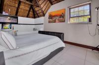 Main Bedroom - 44 square meters of property in Sharonlea