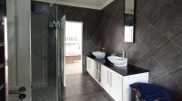 Bathroom 1 - 10 square meters of property in Maroeladal