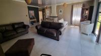 Lounges - 41 square meters of property in Delmas