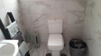 Main Bathroom - 4 square meters of property in Yellowwood Park 