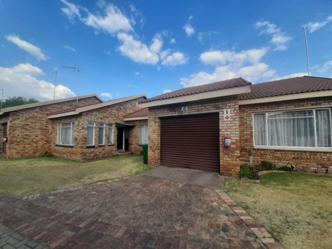 2 Bedroom Simplex for Sale For Sale in Parys - MR554612