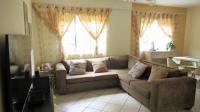 Lounges - 19 square meters of property in Noordhang