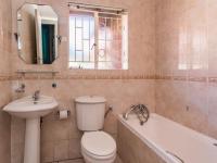 Bathroom 1 - 5 square meters of property in Strubensvallei