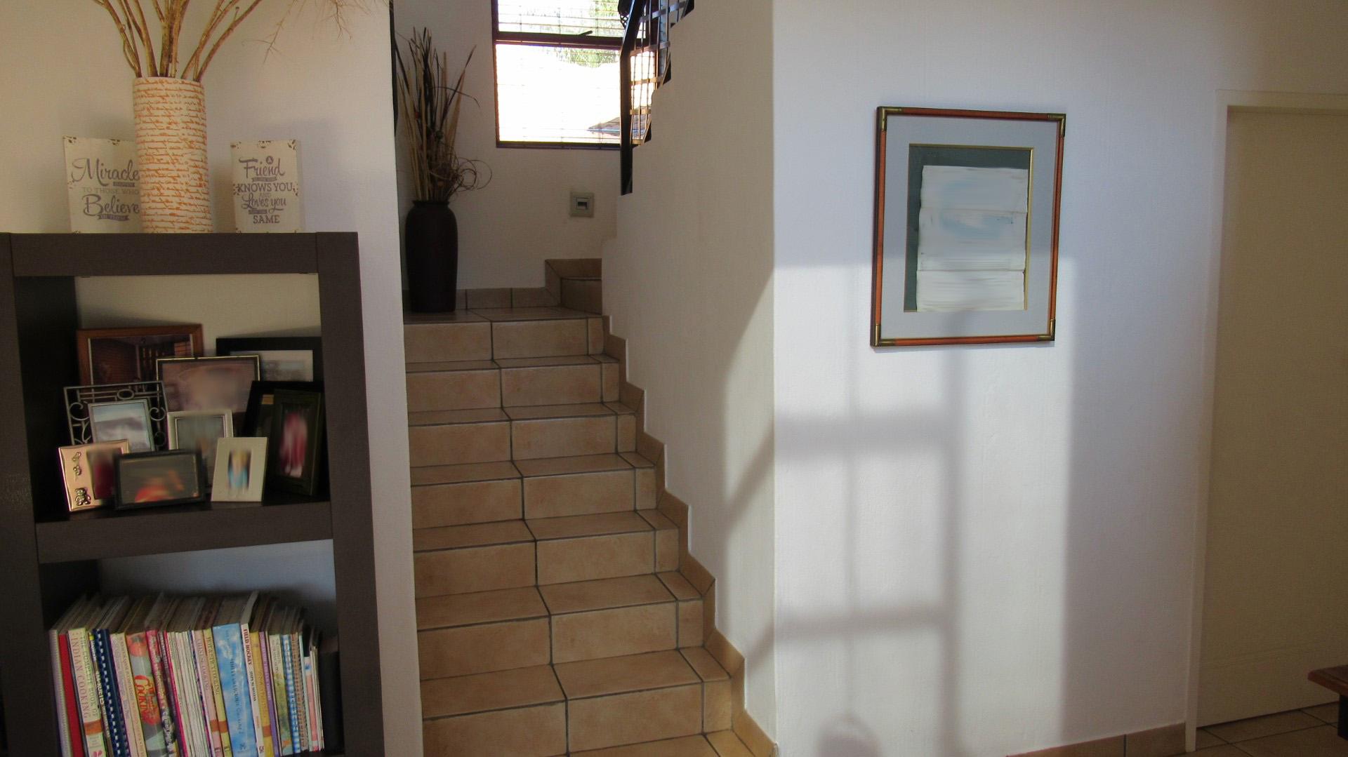 Spaces - 56 square meters of property in Noordheuwel