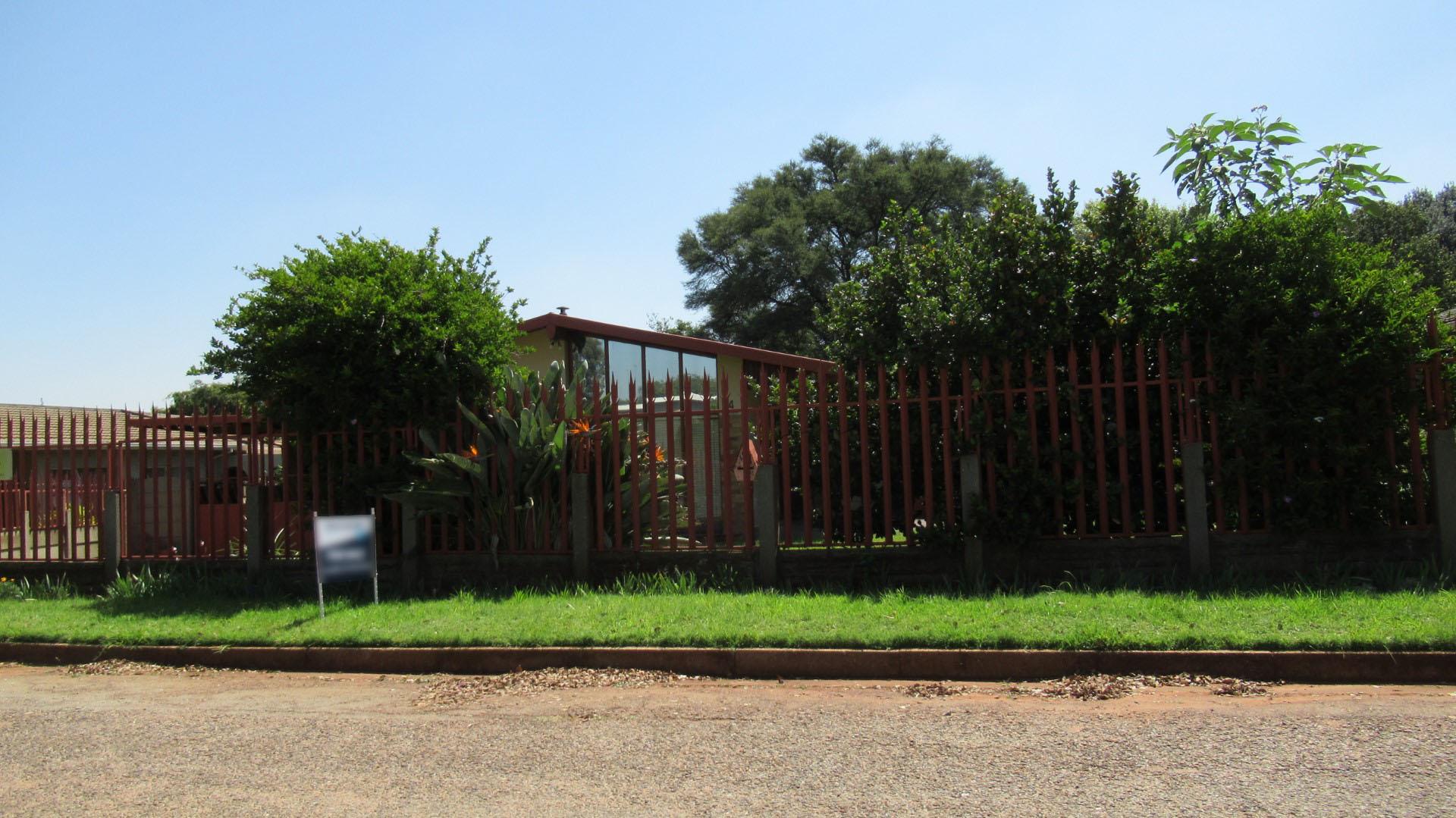 Front View of property in Witfield