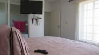 Main Bedroom - 15 square meters of property in Corlett Gardens