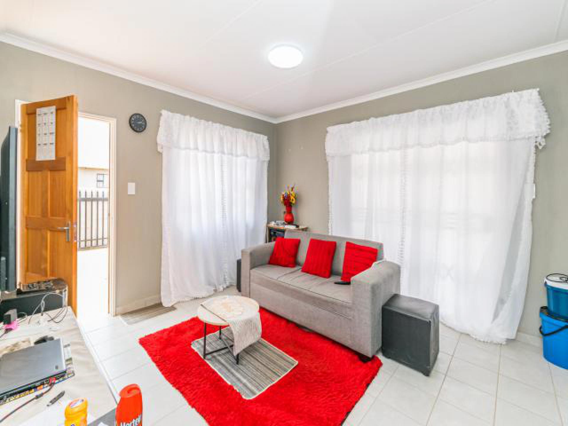 Lounges of property in Azaadville Gardens
