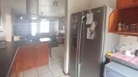 Kitchen - 11 square meters of property in Mondeor