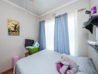 Bed Room 2 - 16 square meters of property in Brackendowns
