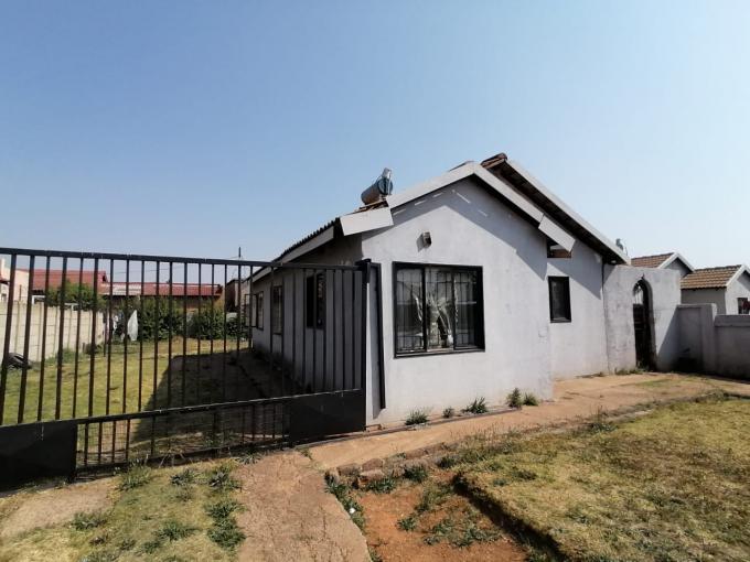 3 Bedroom House for Sale For Sale in Lenasia South - MR565018
