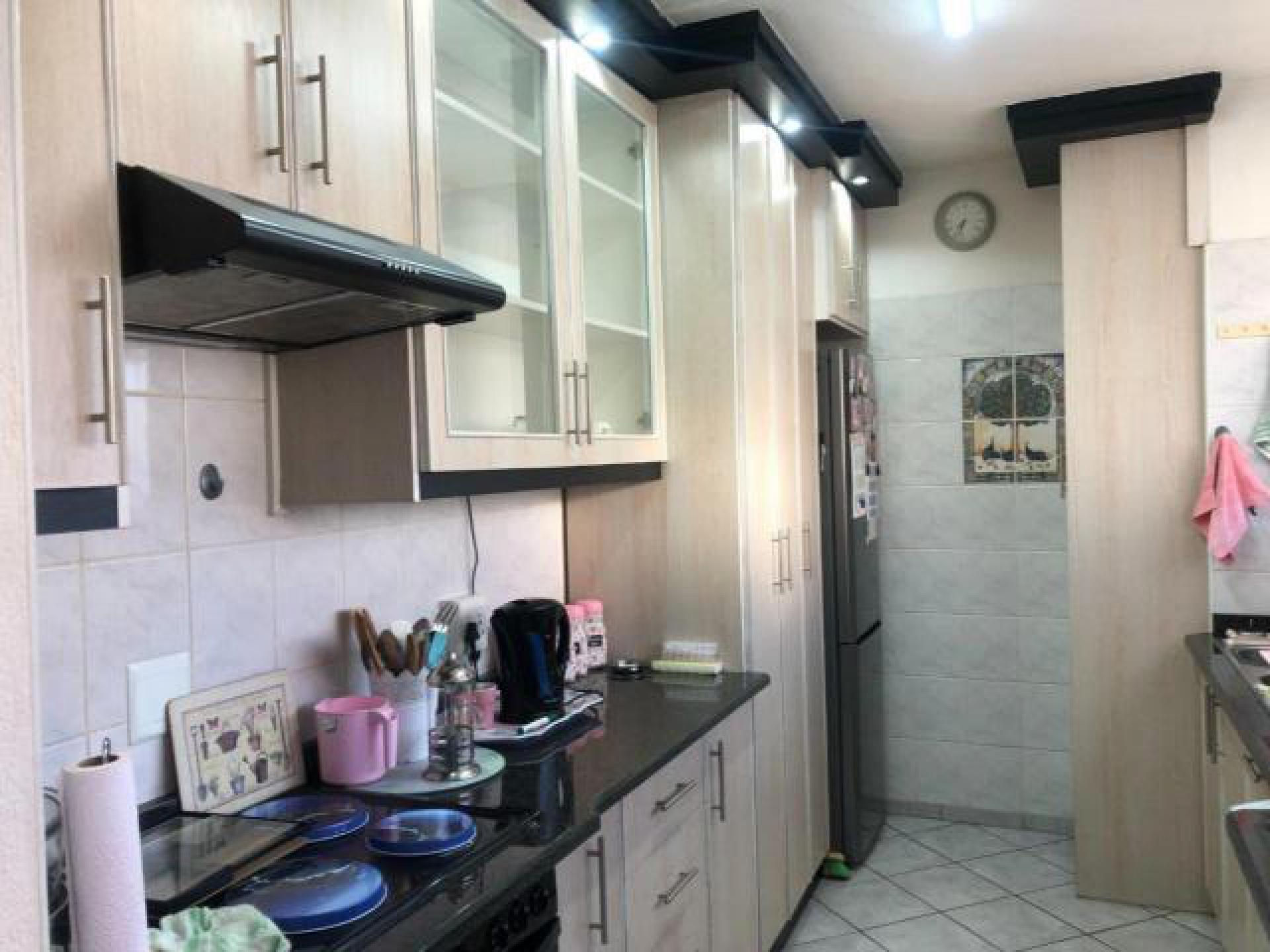 Kitchen of property in Pioneer Park (Newcastle)