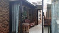 Patio - 20 square meters of property in Lenasia South