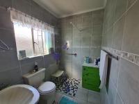 Main Bathroom - 4 square meters of property in Ninapark